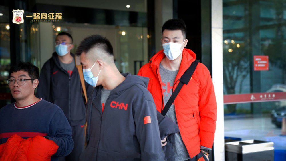奥斯梅恩因那不勒斯在社交媒体上发布对他不利的视频，本赛季一度和该俱乐部关系紧张，据悉他本人对转会切尔西持开放态度。